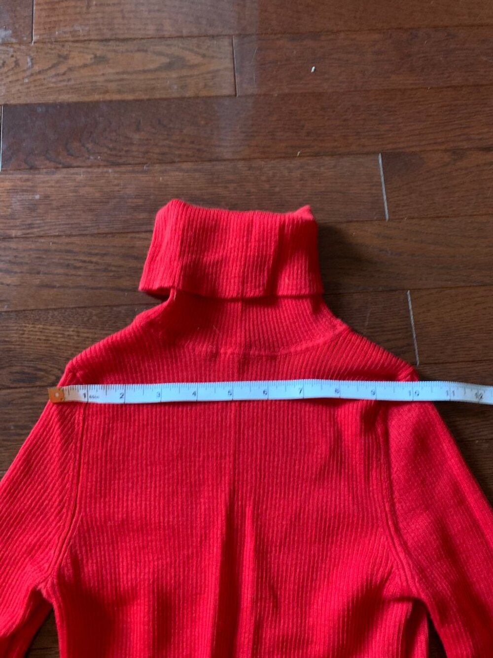 Uniqlo Turtleneck - Picture 4 of 7